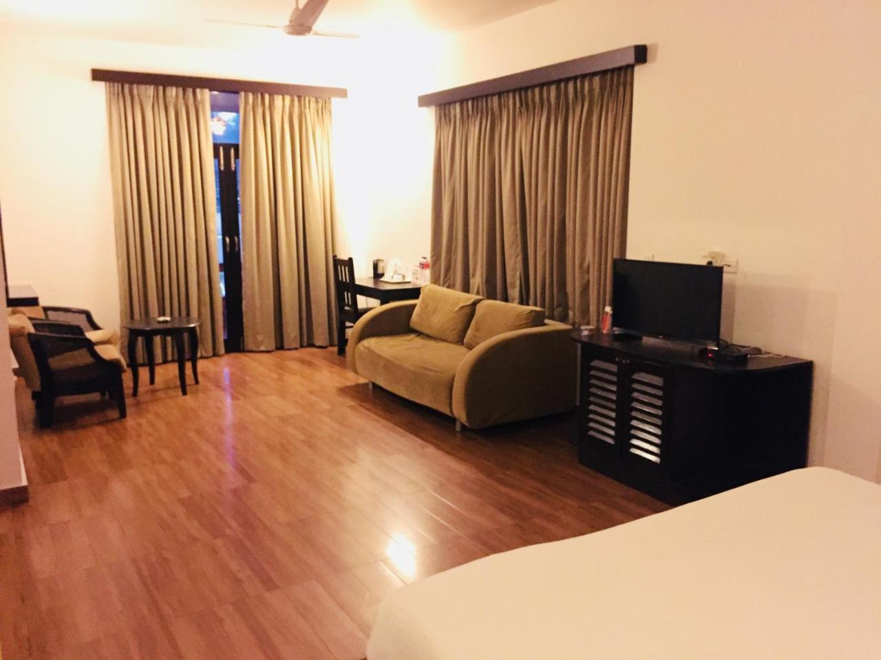 Sinq海滩度假村 卡兰古特 外观 照片